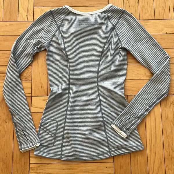 lululemon Rulu Reversible Long Sleeve Tee Top | Size 4 | EUC - Image 6