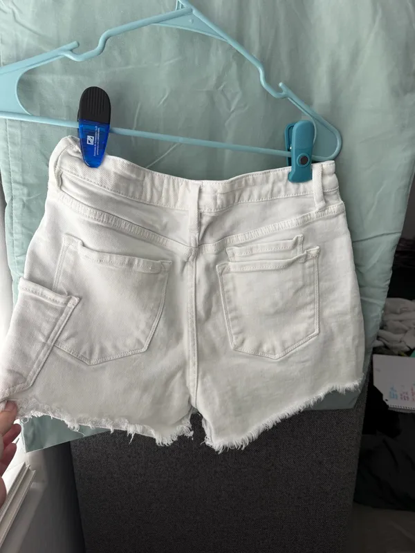 KanCan White High-Rise Denim Shorts – Size 28 - Image 3