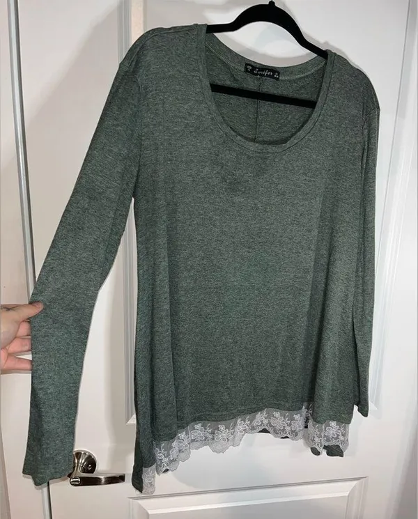 Sanifer Dark Olive Green Elongated Blouse Trimmed in White Lace - Size XL - Image 3