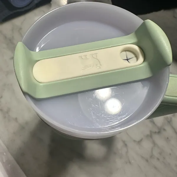 Stanley The Quencher H2.o Flowstate Tumbler 30 Oz in pistachio $44 - Image 4