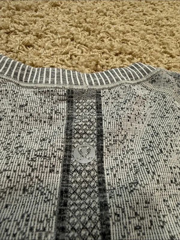 Lululemon Swiftly Tech Gray Ombré Long Sleeve Size 4 - Image 4