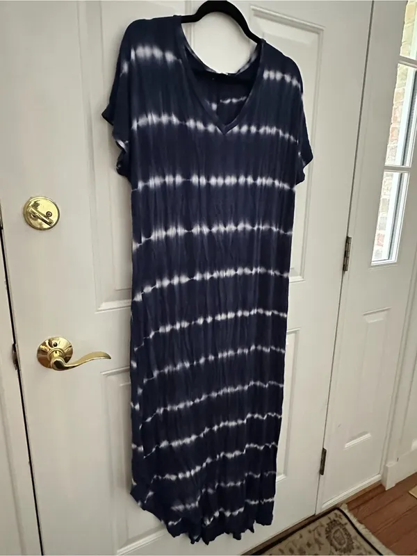 Hailey & co Women's Navy Tie-Dye V-Neck Maxi Dress size L - Image 9