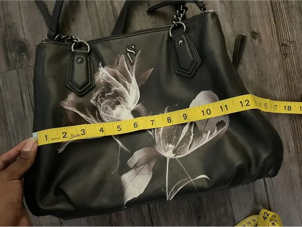 Simply Vera Wang Black and White Floral Satchel Handbag - Image 5