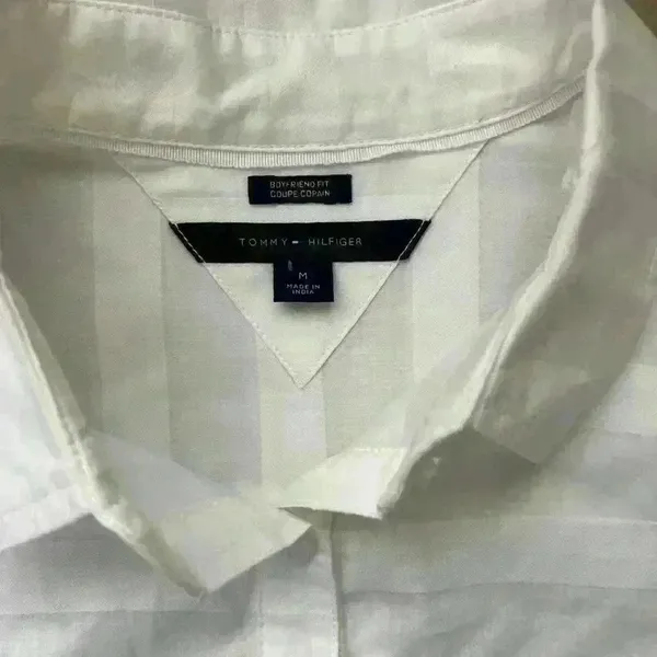 Tommy Hilfiger Boyfriend Fit White On White Button Down Blouse Size Medium - Image 5