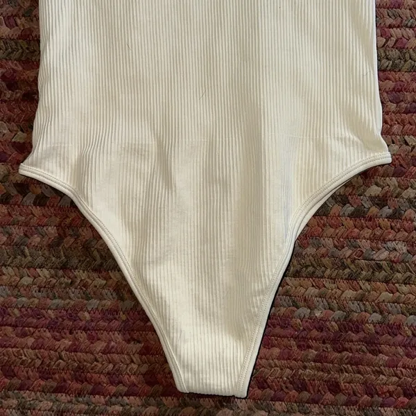 Oqq Cream Seamless One Shoulder Cut Out Bodysuit - Image 4