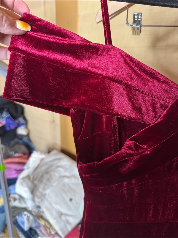 Windsor Gemma Burgundy Velvet Off Shoulder Mermaid Gown Size XS - Image 6