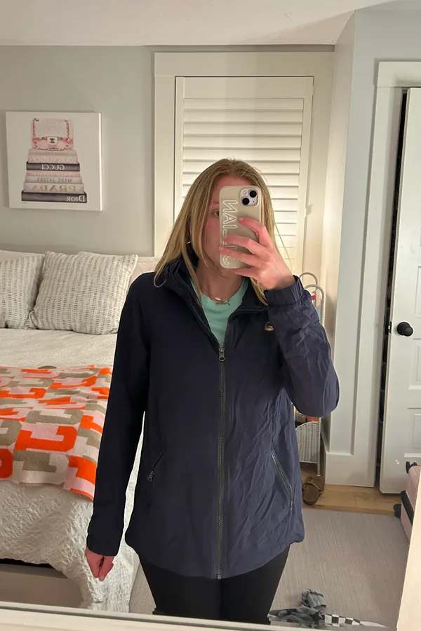 Lululemon Women’s Navy Blue  Jacket Size 8 - Image 4