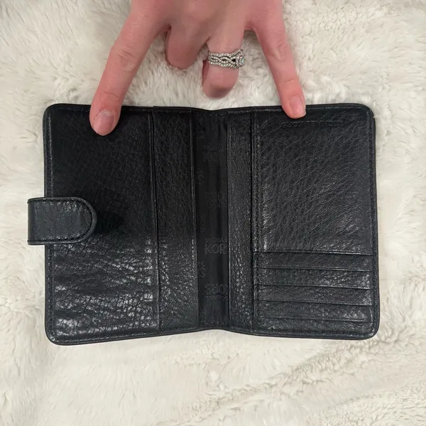 Michael Kors Charm Small Tab Compact Pocket Wallet - Image 4