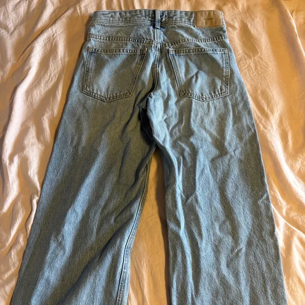 Worn twice, Pull&Bear Low-Waisted Wide Leg Jeans, Light Washed, Size 0 - Image 3
