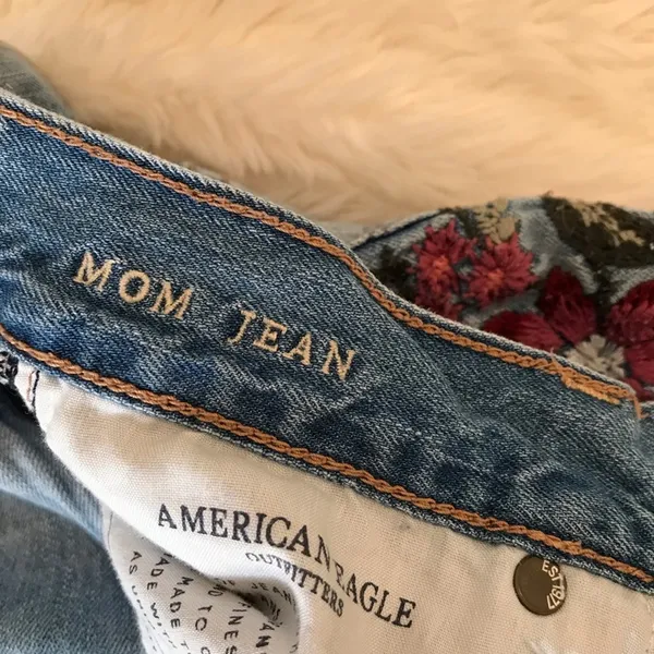 American Eagle Mom Jeans Embroidered Ripped High Waist Ankle Light Wash 00 - Image 9