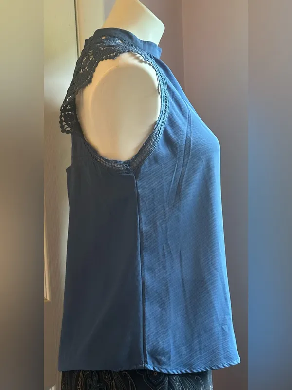 E & M Mock Neck Lace-Shoulder Camisole - Slate Blue Cut Out Back Sz 6 - Image 3