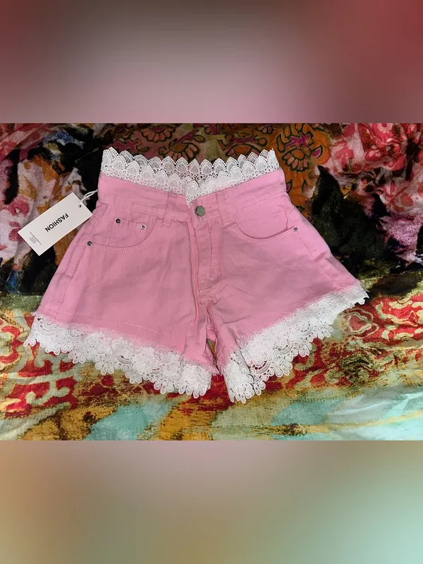 NWT Boho Pink + White Shorts Size M - Image 2