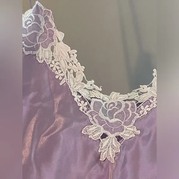 Dentelle light purple pattern nighty SZ medium - Image 3