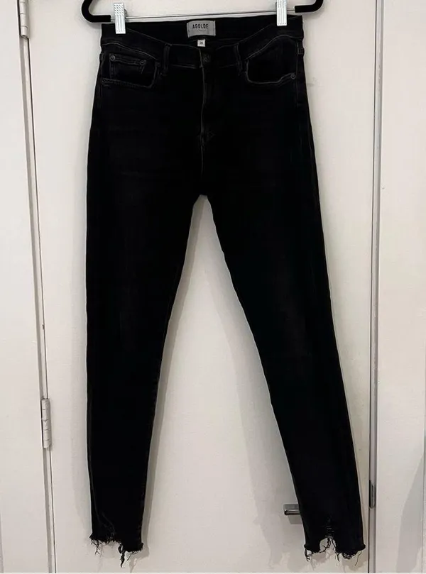 AGOLDE Sophie Mid Rise Ankle Jean in Shout Wash (Black) - Image 2