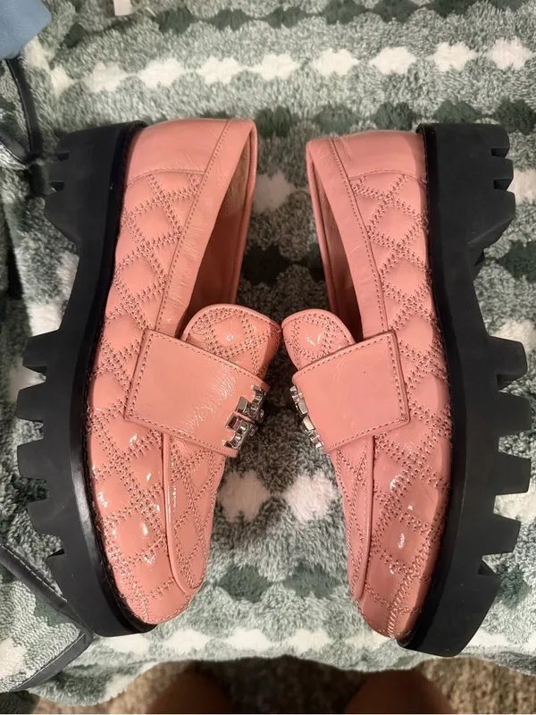 Tory Burch Blush Quilted Patent Leather Loafers with Silver Logo - Image 3