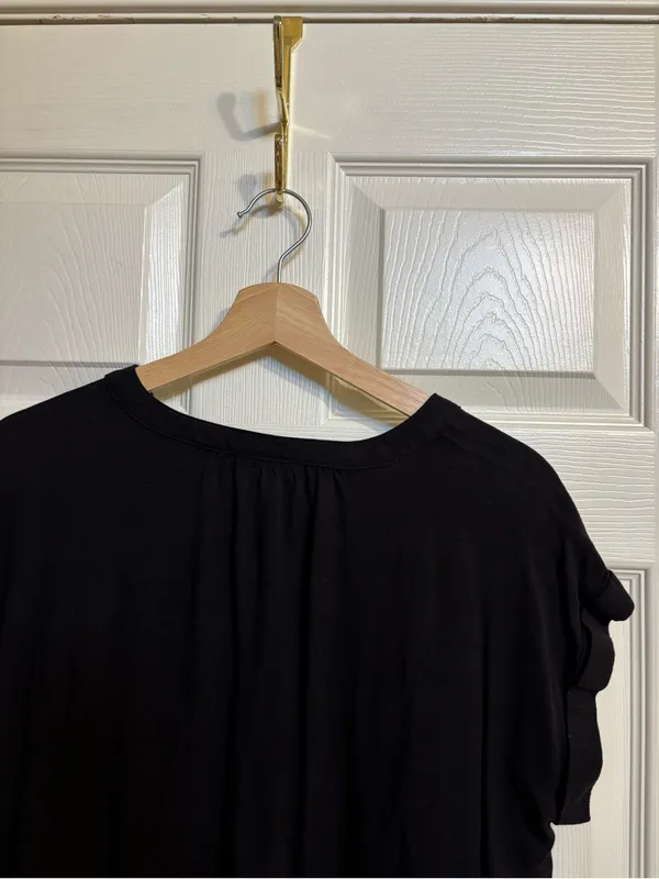 Liz Claiborne Black V-Neck Short Sleeve Blouse - Image 5