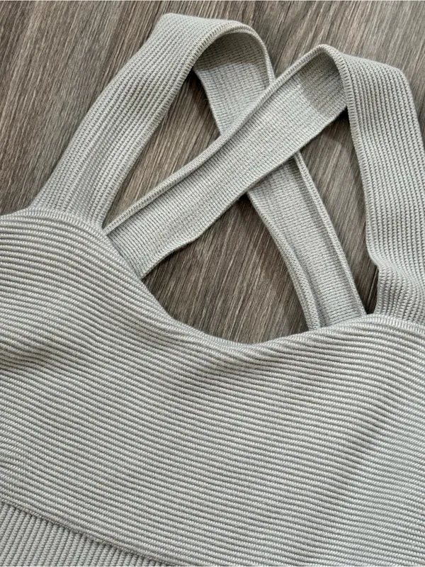 Abercrombie & Fitch Light Grey Ribbed Knit Cropped Tank Top Size Medium - Image 5