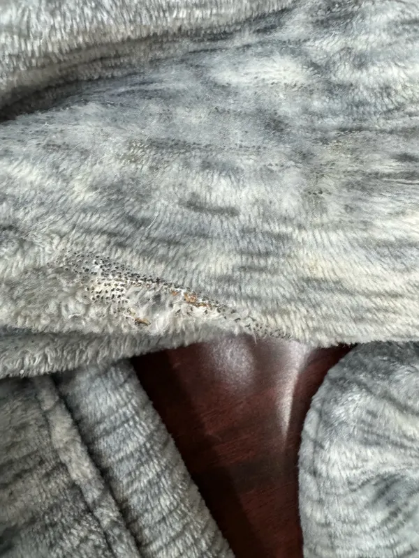 PINK Victoria’s Secret Grey Hooded Robe with Sequins Size Medium/Large - Image 3