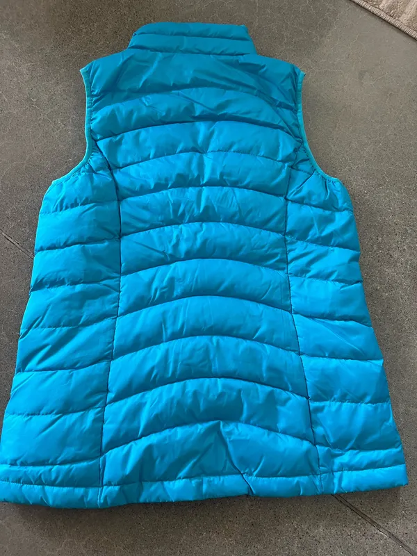 Patagonia blue puffer vest (fits like a women’s med) - Image 3
