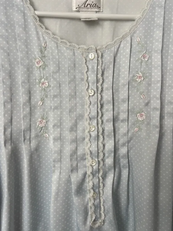 Vtg Aria nightgown light blue with delicate embroidered classic feminine 💙 - Image 3