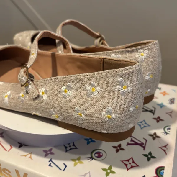 Steve Madden Linen Daisy Embroidered Mary Jane Flats Womens 8.5 Beige Square Toe - Image 8