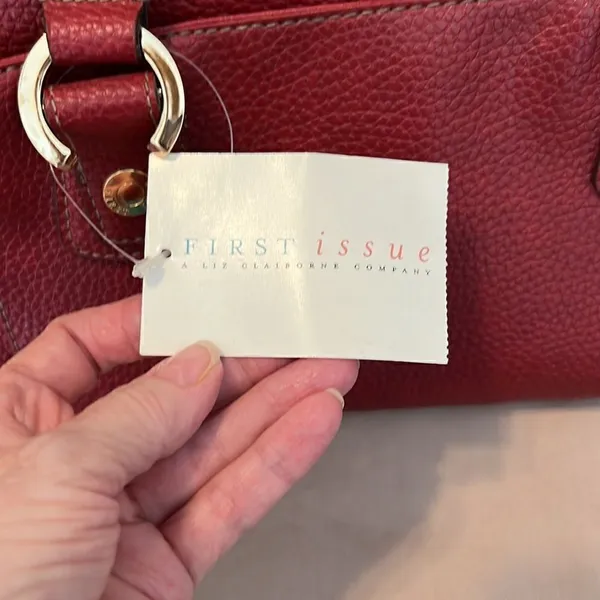 NWT First Issue red pebbled faux leather bag 1 inside & outside pocket zip close - Image 3
