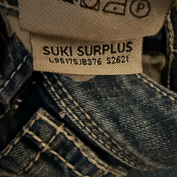 Silver Jeans Co Suki Surplus Mid Rise Bootcut Jeans - Image 5