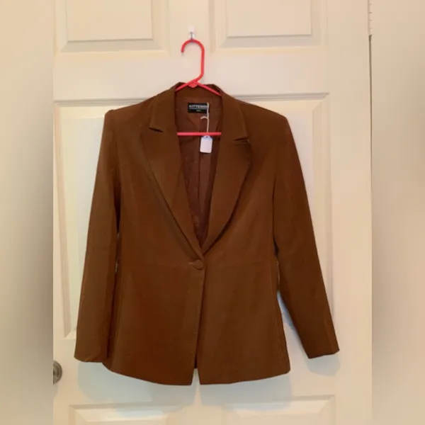 Kittenish Chocolate Brown Button Front Blazer.Quiet Luxury.        Size-Small - Image 3