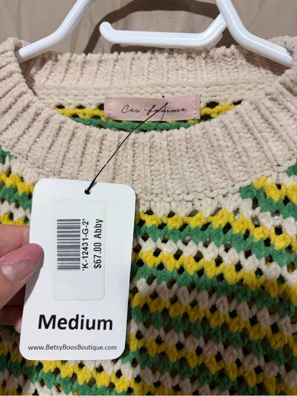 Boutique sweater Size M - Image 2