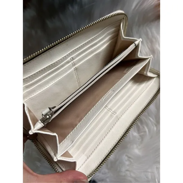 Coach tan and white wallet size 8x4 signature c - Image 4