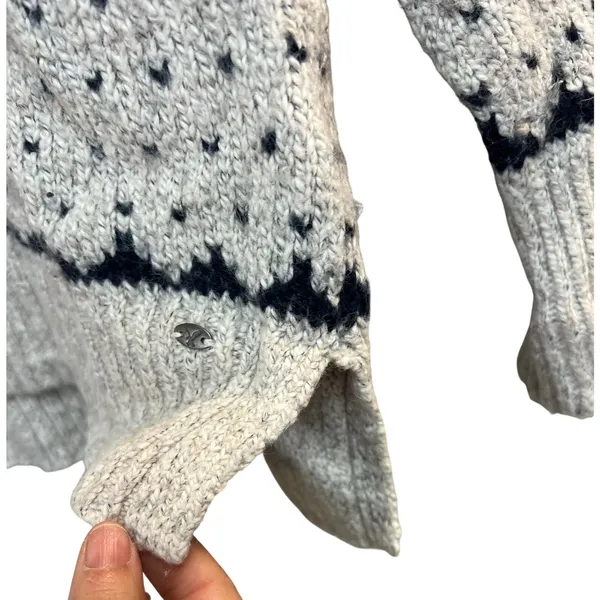 American Eagle Outfitters Holiday Heart Fair Isle Sweater Gray Wool Blend Small - Image 7
