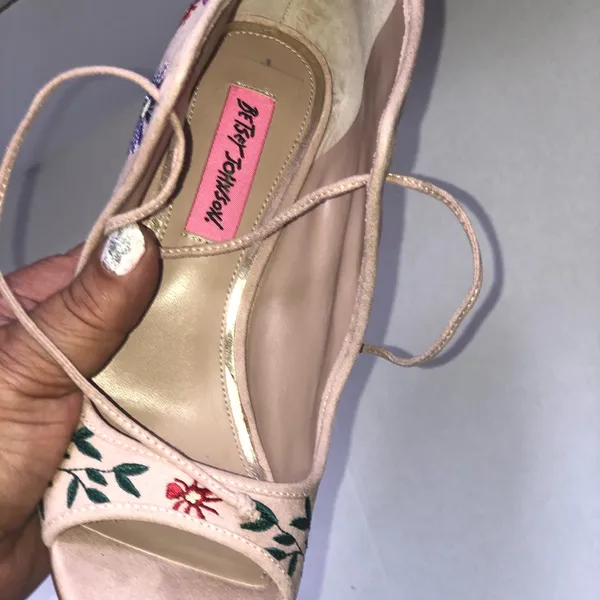 Betsey Johnson embroidered flowers caira heels - Image 4