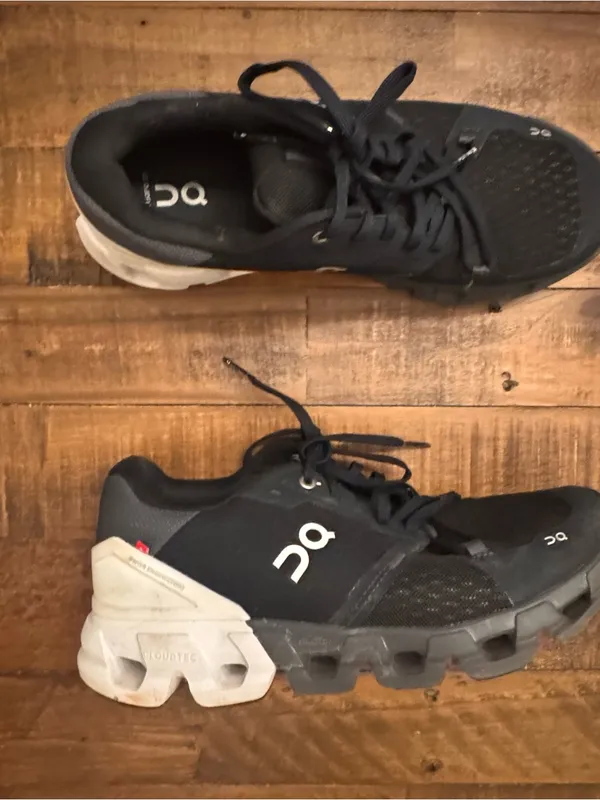 ON RUNNING Cloudflyer 5 Running Shoe‎ Black Size 9 - Image 3