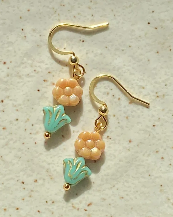 Handmade quality flower Czech glass beads unique fairy simple chic dangle earrings💐💚 - Image 5