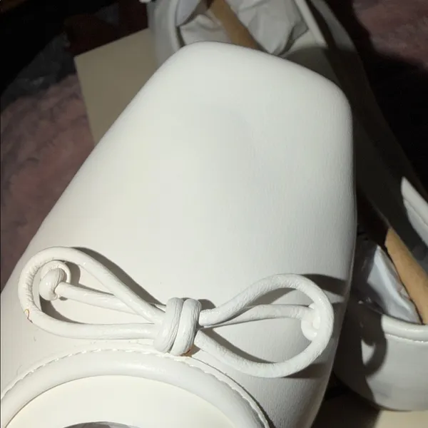 Onex Women's White Loafers‎ size 8m - Image 11