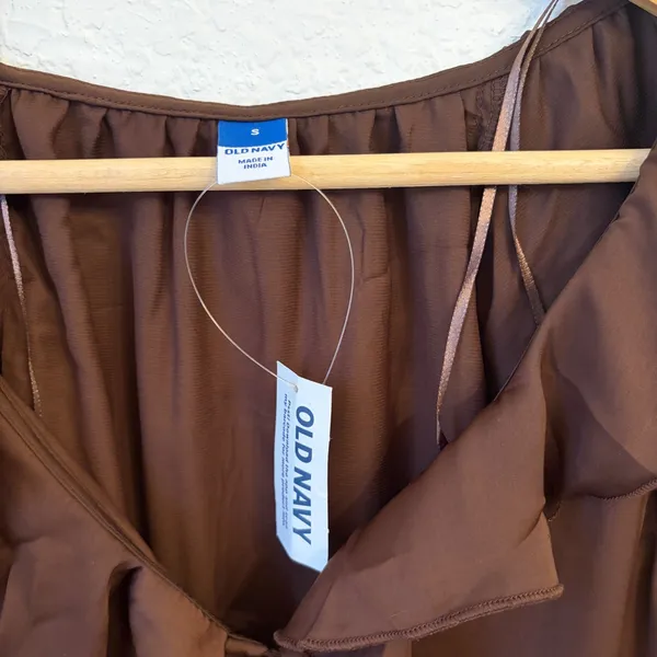 Old Navy Satin‎ Ruffle Tie Front Blouse Top Womens S Romantic Casual Chic Brown - Image 4
