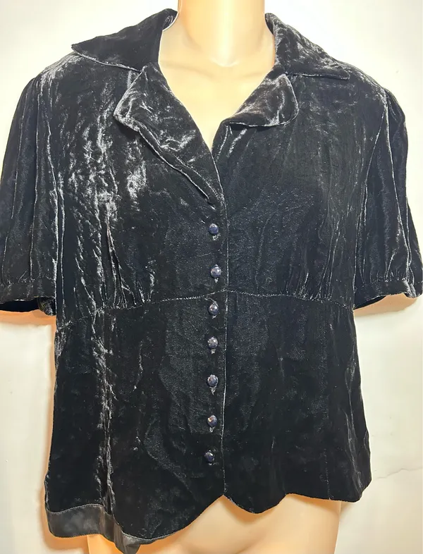 Women's velour suit: skirt and jacket.Size M. $25. - Image 2