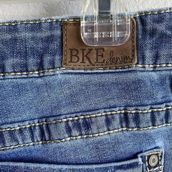BKE Harper Jeans Womens 31x31.5‎ Blue Denim Distressed Casual straight 31R flaw - Image 6
