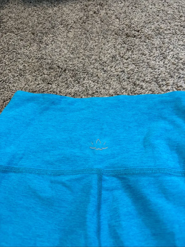 Beyond Yoga leggings size medium - Image 4