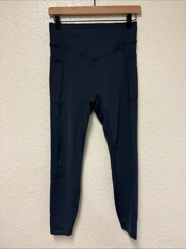 NWT HALARA UltraSculpt Leggings Size Medium - Image 2