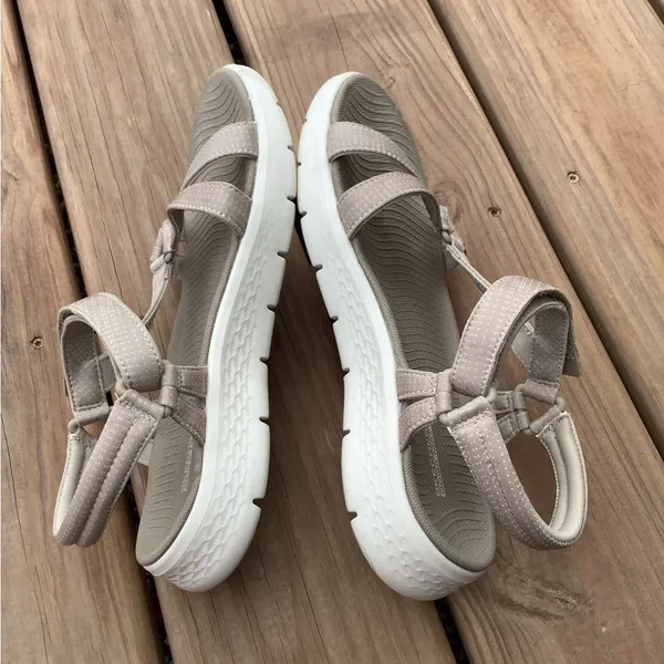 COMFY SKECHERS sandals🌷 - Image 9