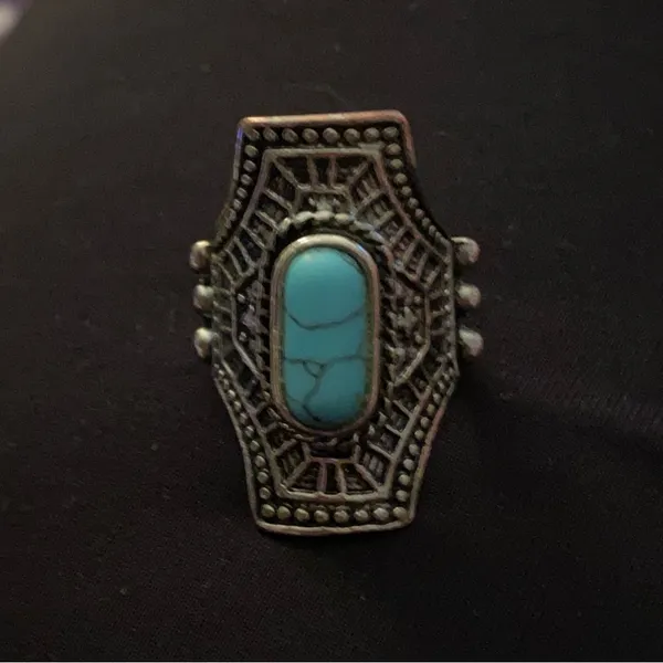 Womens Vintage Ring Size 6 Faux Turquoise Stone On Silver Ornate Rectangle - Image 2