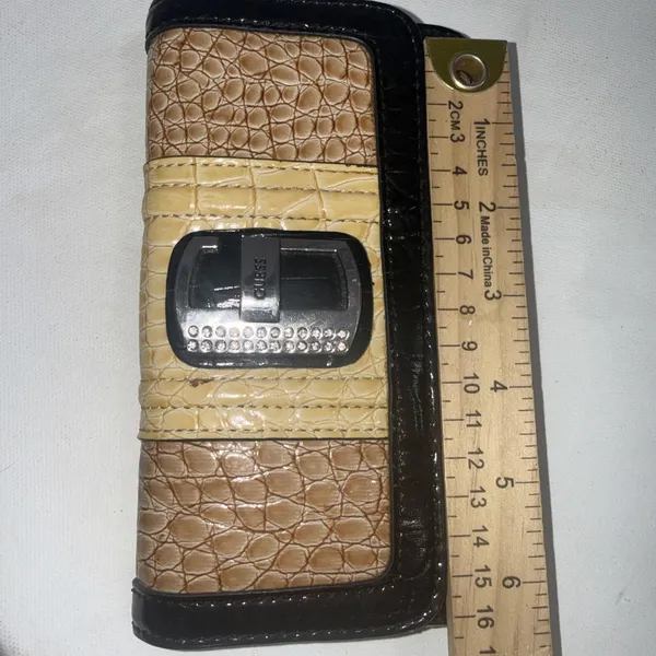 Vintage Guess Tan‎ & White Embossed Leather trifold wallet - Image 11