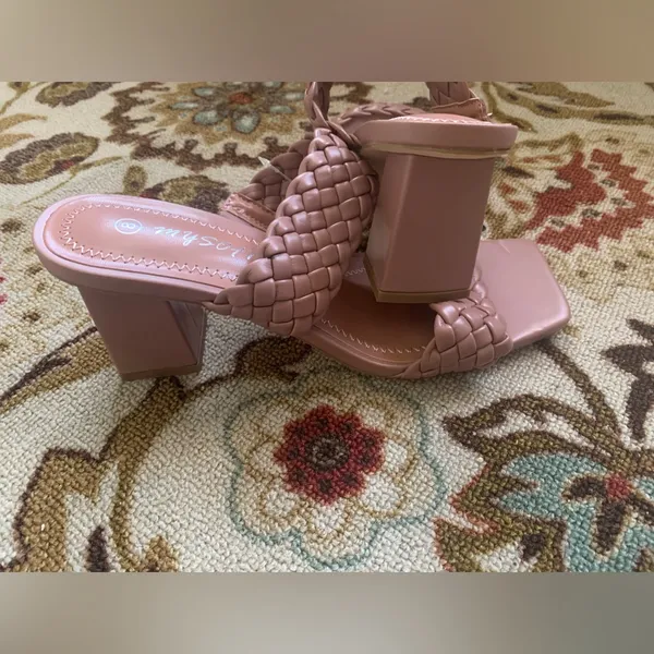 Pink Heels Size 8 - Image 3