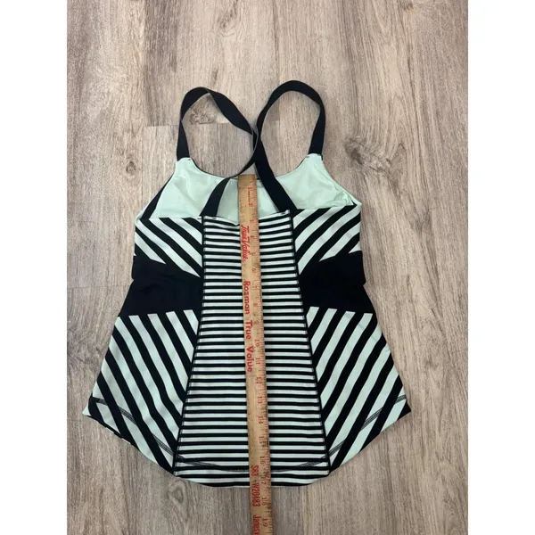 Lululemon Women's Work‎ It Out Tank Size 8 - Image 4