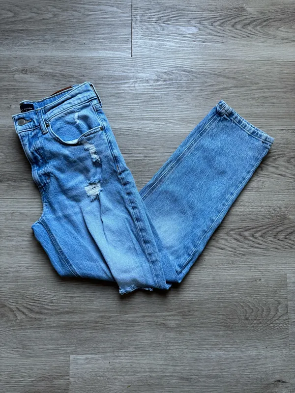Women’s Lucky Brand Mid Rise Relaxed Straight jeans - Image 2