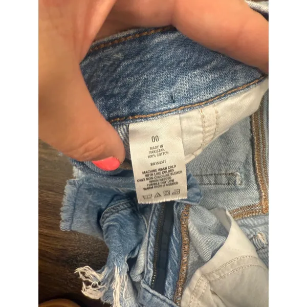 Aeropostale High-Waisted Denim Mom Shorts‎ - Light Wash (Size 00) - Image 4