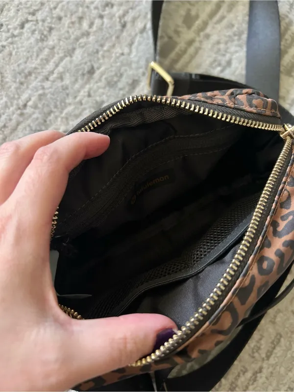 Lululemon Leopard Midi Desert Khaki Brown & Gold Everywhere Crossbody Bag 2L - Image 5