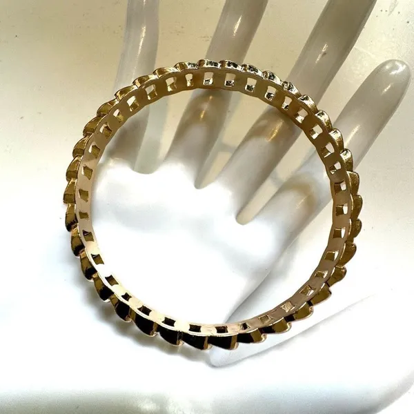 Gold tone link bangle bracelet - Image 6