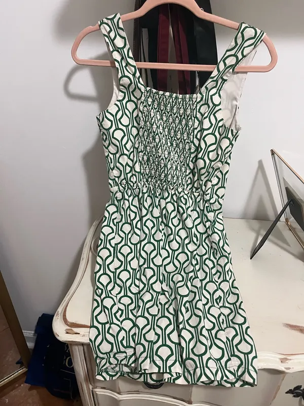 green and white print casual dress - Image 3